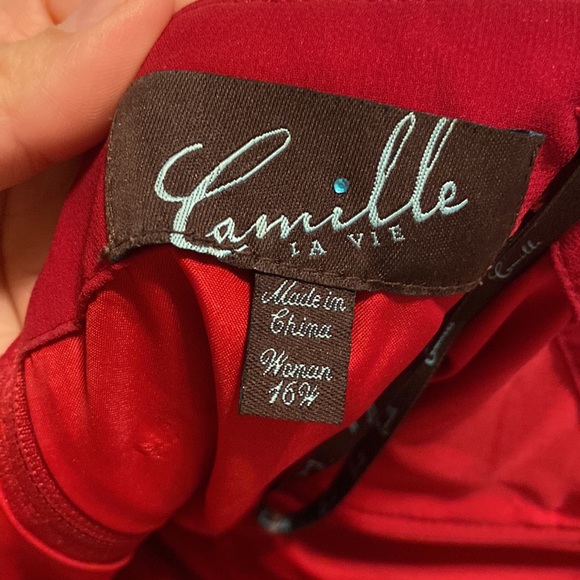 WINE STRAPLESS BRIDESMAID DRESS - Picture 10 of 15